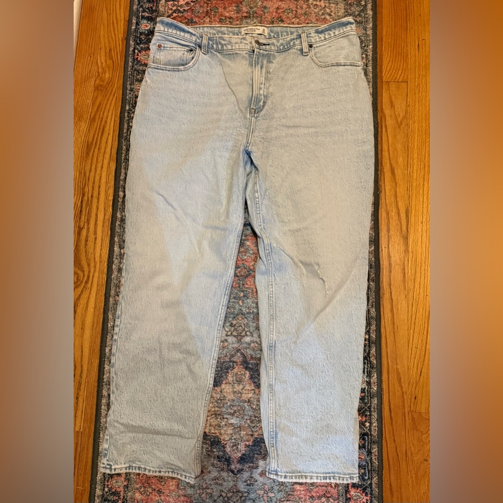Abercrombie & Fitch Ultra High Rise 90’s Straight Size 33S